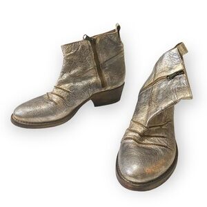 Elena Iachi Ankle boots‎ in Distressed Metallic leather, Size 37EU